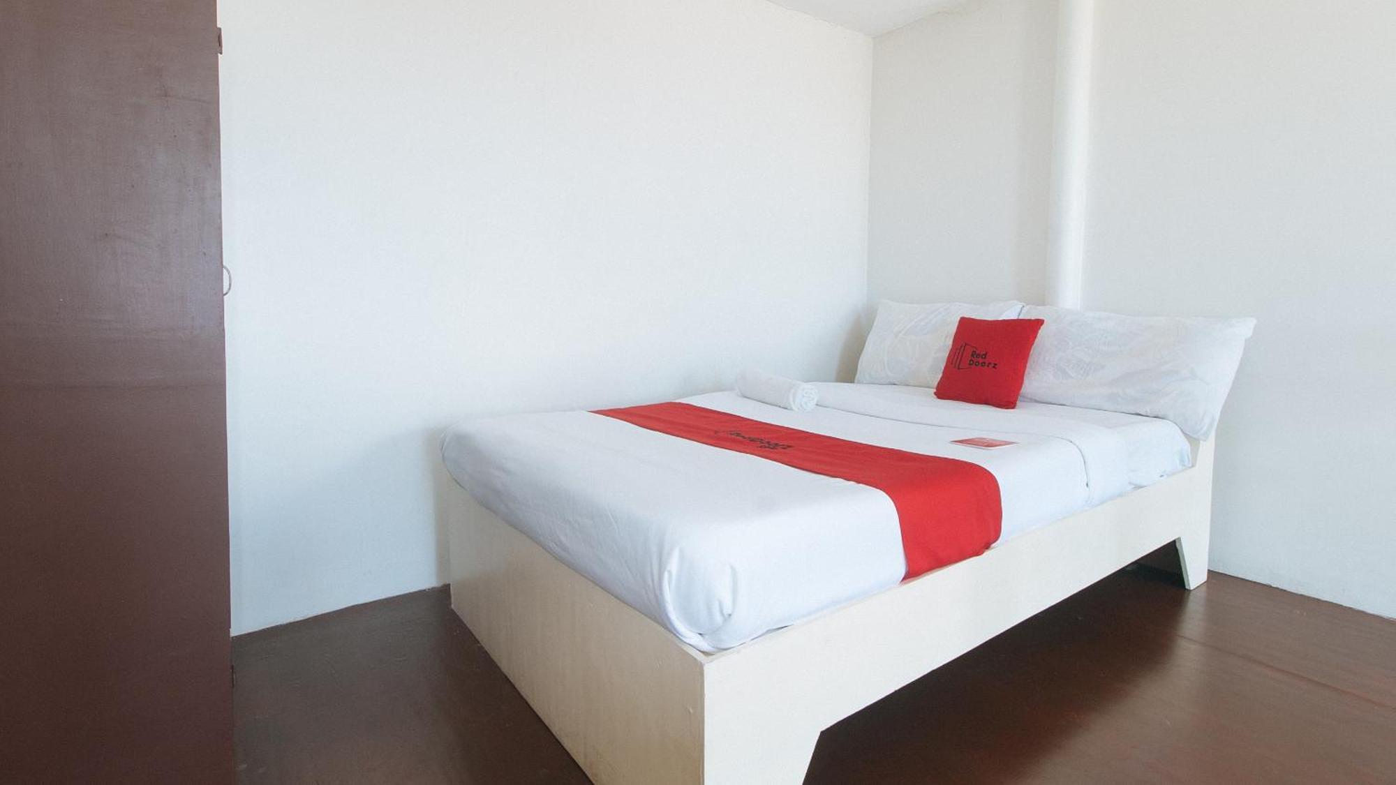 Reddoorz At Goldentown Hotel Davao City エクステリア 写真