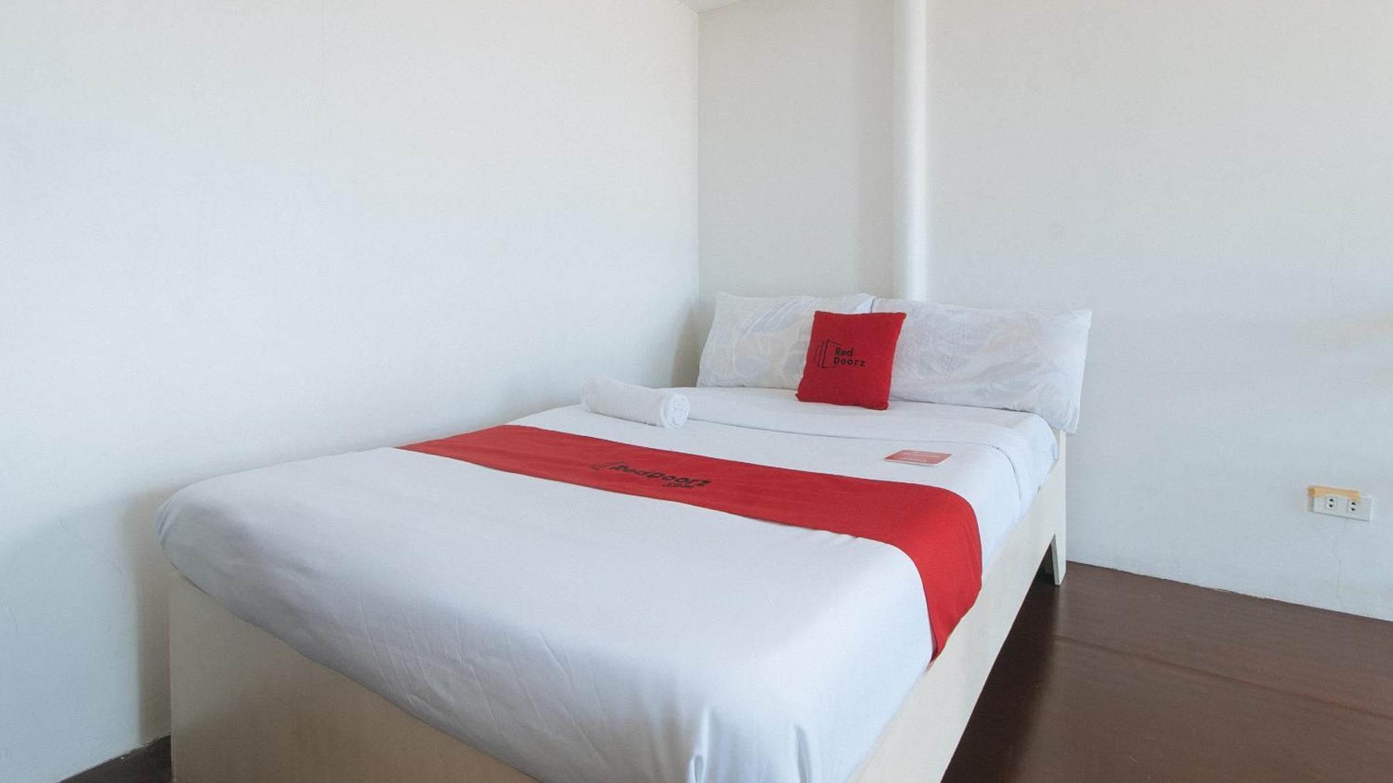 Reddoorz At Goldentown Hotel Davao City エクステリア 写真